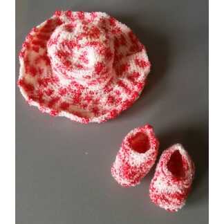 baby born accessoires: bonte hoed en schoentjes